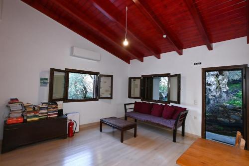 Chania Hillside 2BD Home - Nature & Comfort by ΜΡS in Kandanos