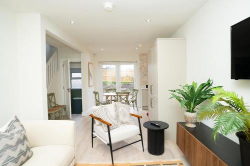 Spacious Family Stay Near the City in 高速公路區