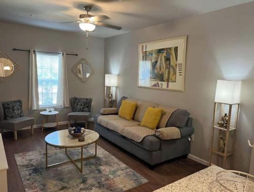 Charming 2BR Easy Access to VSU, SGMC & Downtown in 華爾多斯塔