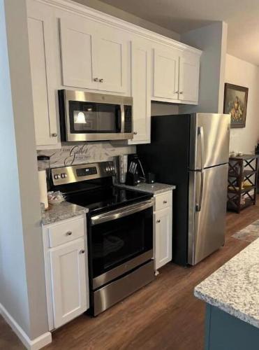 Charming 2BR Easy Access to VSU, SGMC & Downtown in 華爾多斯塔