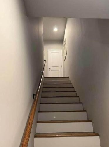 Charming 2BR Easy Access to VSU, SGMC & Downtown in 華爾多斯塔