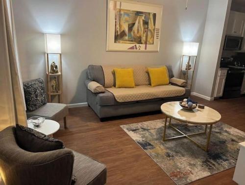 Charming 2BR Easy Access to VSU, SGMC & Downtown in 華爾多斯塔