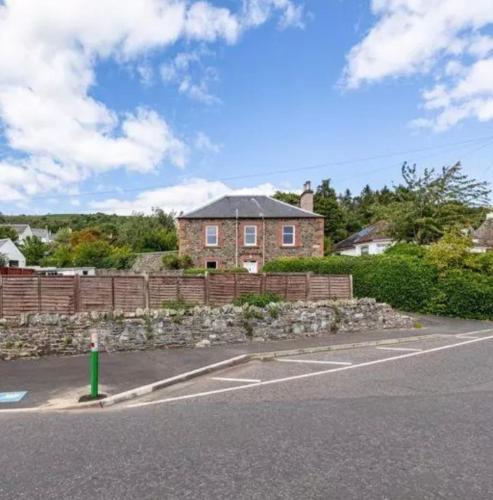 BROOMBANK, Melrose in Gattonside
