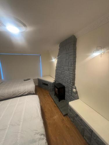 Newbridge Lodge Guest House in 巴林納斯洛