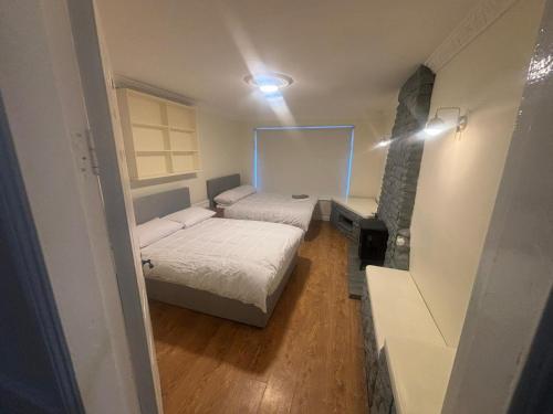 Newbridge Lodge Guest House in 巴林納斯洛