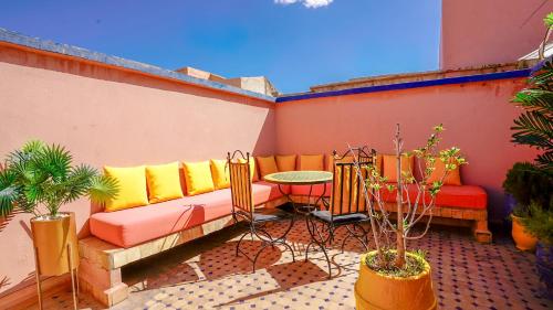 Riad Lalla Aicha -Piscine, 3 suites climatisées & terrasse 4