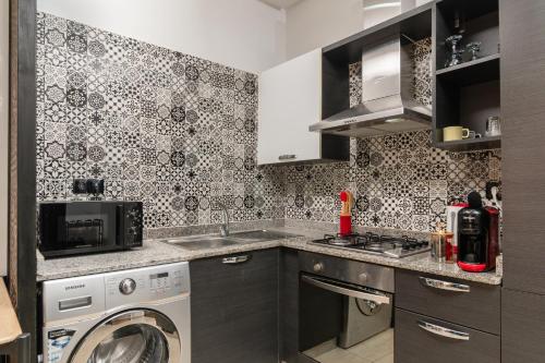 Bel appartement piscine,10 min souk, plage, bein sport in Al Mohammadi
