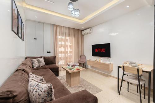 Bel appartement piscine,10 min souk, plage, bein sport in Al Mohammadi