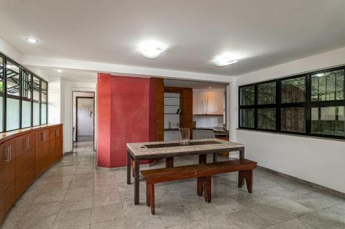 Shared lounge/TV area, Mansao Rio: Vista linda, Piscina, 8 Hospedes in Cosme Velho