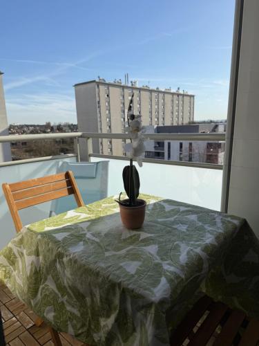 Зовнішній вигляд готелю, Le Cézanne - Paris et Aéroport CDG 20min - Balcon (Le Cezanne - Paris et Aeroport CDG 20min - Balcon) in Сарсель