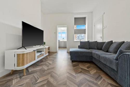 Modern 2 bedroom flat in Woolton Village in Halewood