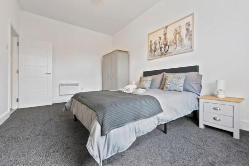 Modern 2 bedroom flat in Woolton Village in Halewood