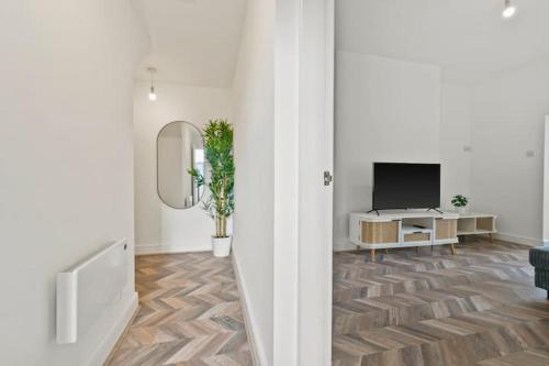 Modern 2 bedroom flat in Woolton Village in Halewood