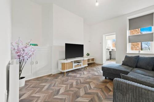 Modern 2 bedroom flat in Woolton Village in Halewood