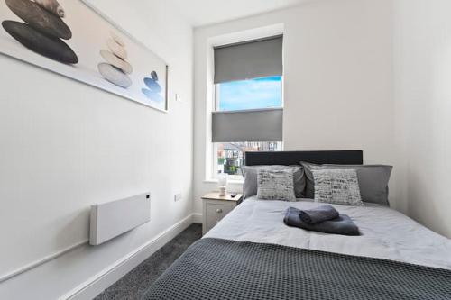 Modern 2 bedroom flat in Woolton Village in Halewood