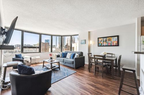 MICH AVE DownTown Grant Park, Museums 2bd-2ba #5 near 311 South Wacker Drive Chicago
