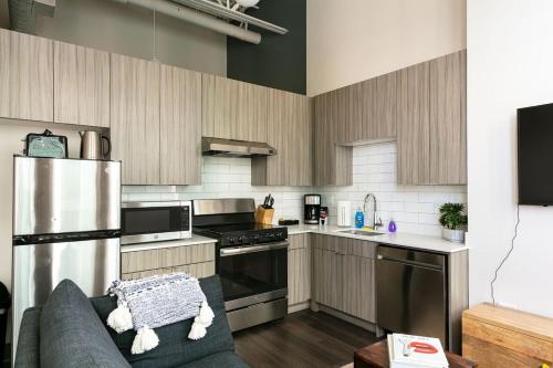 Kitchen, Downtown Mich Ave - 6 Penthouses, Sleep 25 in Grant Park