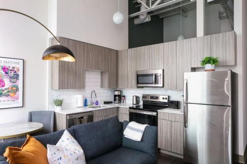 Kitchen, Downtown Mich Ave - 6 Penthouses, Sleep 25 in Grant Park