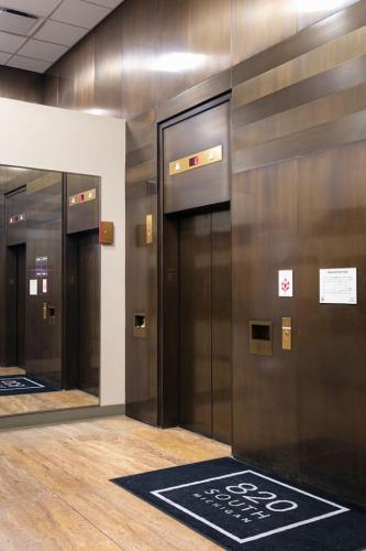 Exterior view, Downtown Mich Ave - 6 Penthouses, Sleep 25 in Grant Park
