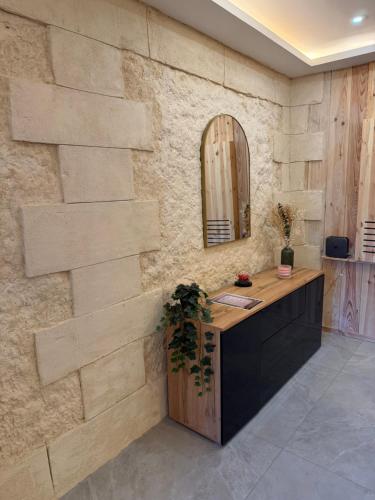 Studio chaleureux, massage, terrasse privé, barbecue et balneo (Studio chaleureux, massage, terrasse prive, barbecue et balneo) in Lamarque