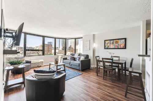 MICH AVE Downtown, Park, Museums 2bd-2ba #4 near 311 South Wacker Drive Chicago