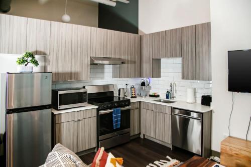 Kitchen, Downtown Park - Mich Ave PH gym plus rooftop #11 in Grant Park