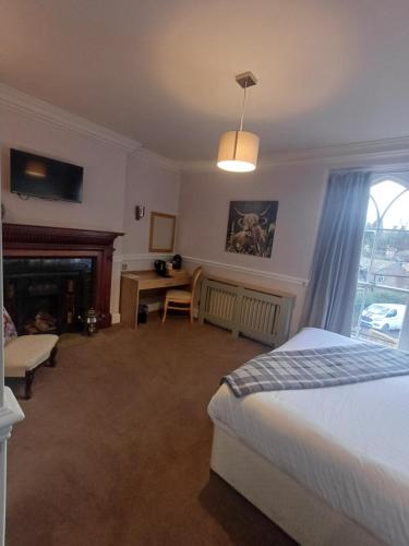 Fox and Pheasant Inn - image 13