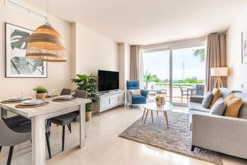 Modern 2-Bed Apartment Alcazaba Lagoon 313