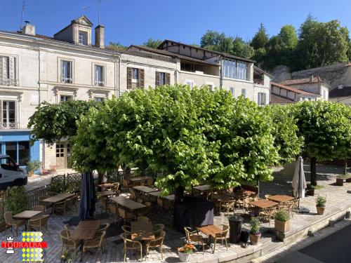 Echoppe Ancienne Boutique de cordonnier avec jardin privé (Echoppe Ancienne Boutique de cordonnier avec jardin prive) in Aubeterre-sur-Dronne