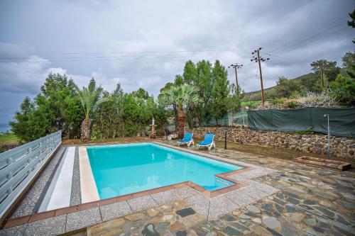 Jardín, Seaview Paradise Villa with private pool & jacuzzi in Pomos Paphos in Pomos