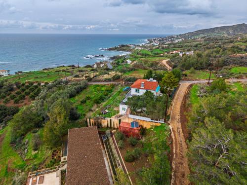 Vistas, Seaview Paradise Villa with private pool & jacuzzi in Pomos Paphos in Pomos