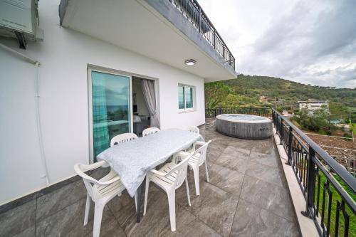 Terraza/balcón, Seaview Paradise Villa with private pool & jacuzzi in Pomos Paphos in Pomos