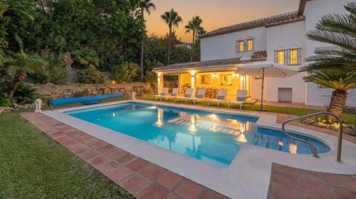 VACATION MARBELLA I Villa Faldo, Golf Valley, Private Heated Pool, BBQ, 24H Security, World-Class Dining, 10 min from Puerto Banus
