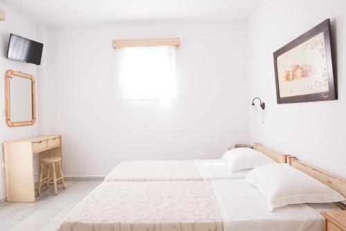 Fragias Studios & Apartments - Tap to explore photos