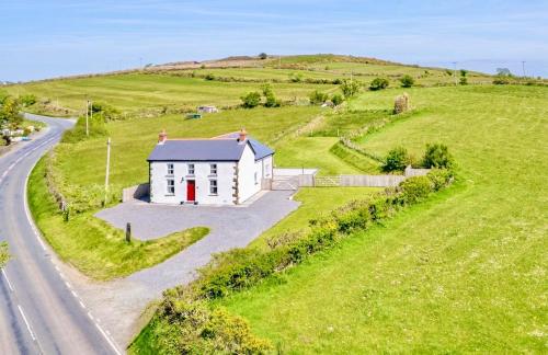 Rural Cottage, 3 beds, 3 bath,LOG BURNER, HOT TUB, with Cymru Holidays in Landglidvena