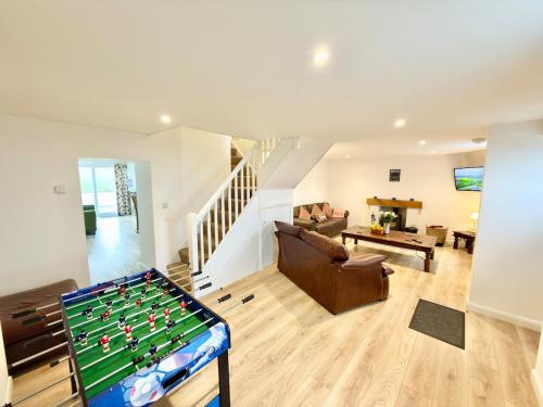 Rural Cottage, 3 beds, 3 bath,LOG BURNER, HOT TUB, with Cymru Holidays in Landglidvena