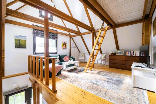 Shared lounge/TV area, Jazmin Chill Cottage in Bank
