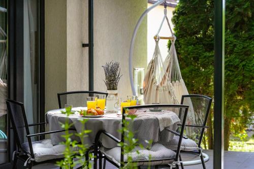 Balcony/terrace, Jazmin Chill Cottage in Bank