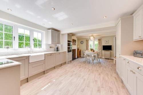 Iekārtas, 4 Bed in Great Plumstead oc-2295 in Great Plumstead