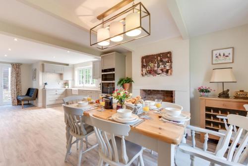 Iekārtas, 4 Bed in Great Plumstead oc-2295 in Great Plumstead