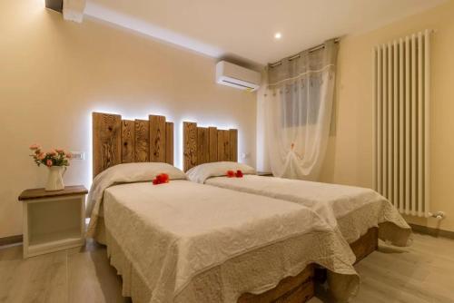 2 bedrooms, 4 beds