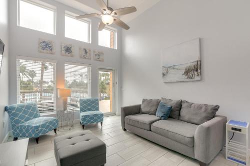 Modern Galveston Condo Pool View and Walk to Beach! in Galveston, USA
