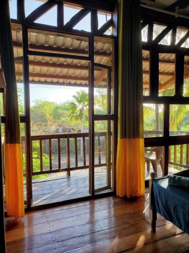 Yellow Submarine Hostal in Poneloya