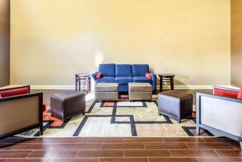 HOTEL WORLD Inn and Suites