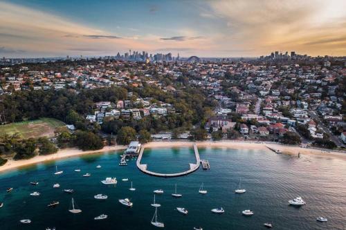 Contemporary Balmoral Beachside Family Retreat - main image