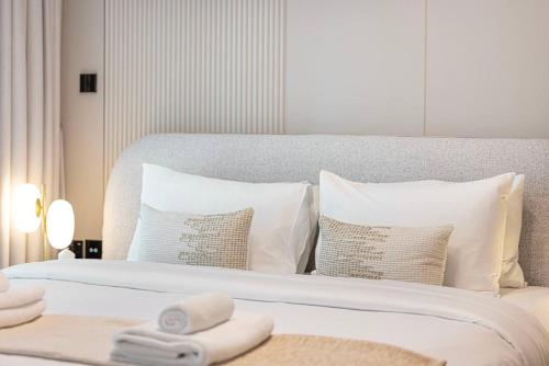 Brand New 1BR Marina Living with Padel - image 4