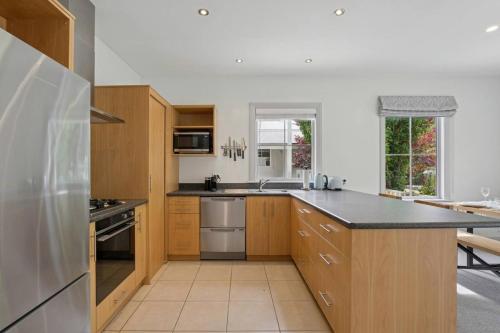 廚房, Riverbend Escape - 4 bedroom cottage in Arrowtown in 箭鎮