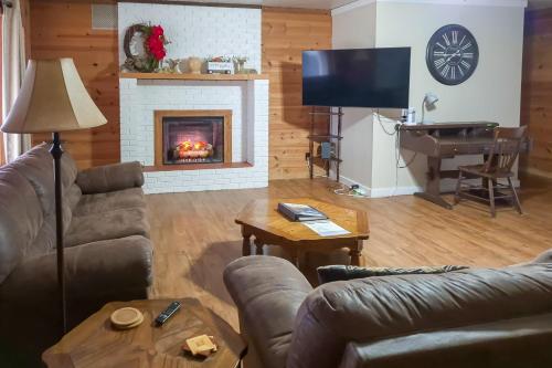 5 Mins to Garden of the Gods: Fire Pit & More!