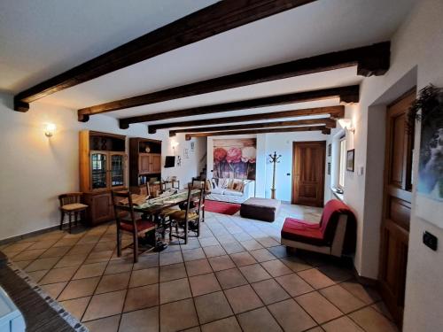 Koplietošanas atpūtas telpa ar TV, Passione Peonie Apartment in Roccabruna