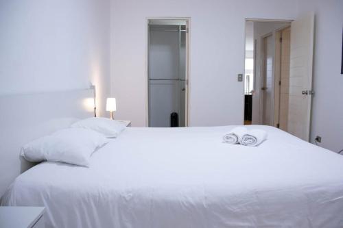 Engaging 2BR with balcony in Exclusive Miraflores - image 5